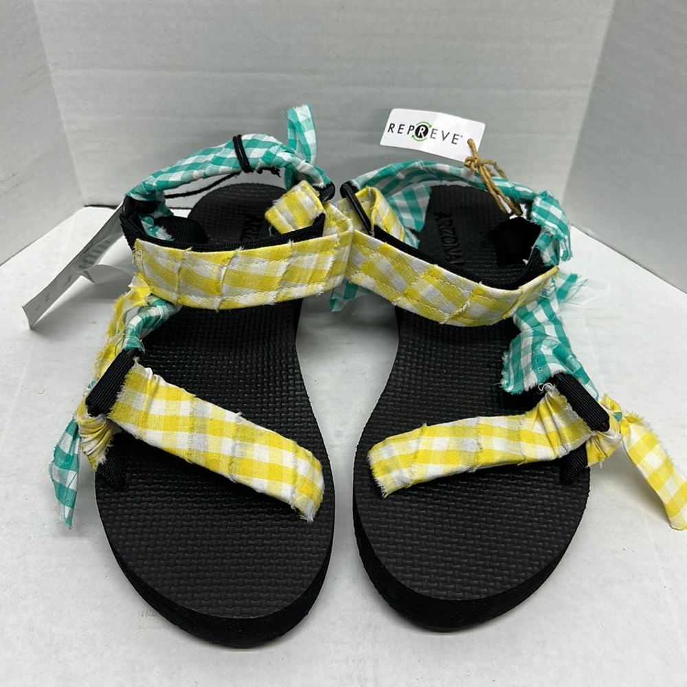 Arizona Love ‘Trekky’ NWT Women’s sandals Size 38/7.5